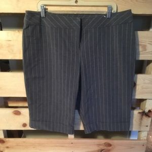Briggs New York culotte shorts gray pinstripe 18